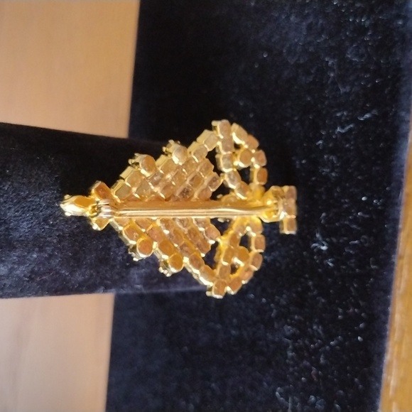 Brooches - Picture 9 of 10